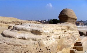 Caminar entre las pir&aacute;mides de Egipto sin dar un paso