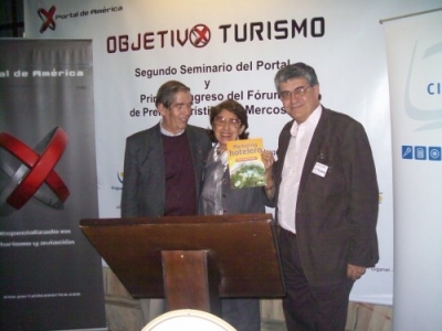 Renee Pereira, la inclaudicable conductora de el &iacute;cono de Piri&aacute;polis, flanqueda en una edici&oacute;n de Objetivo Turismo por Miguel &Aacute;ngel Acerenza y Sergio Antonio Herrera