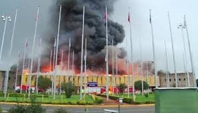 Gran incendio devasta uno de los aeropuertos m&aacute;s importantes de &Aacute;frica