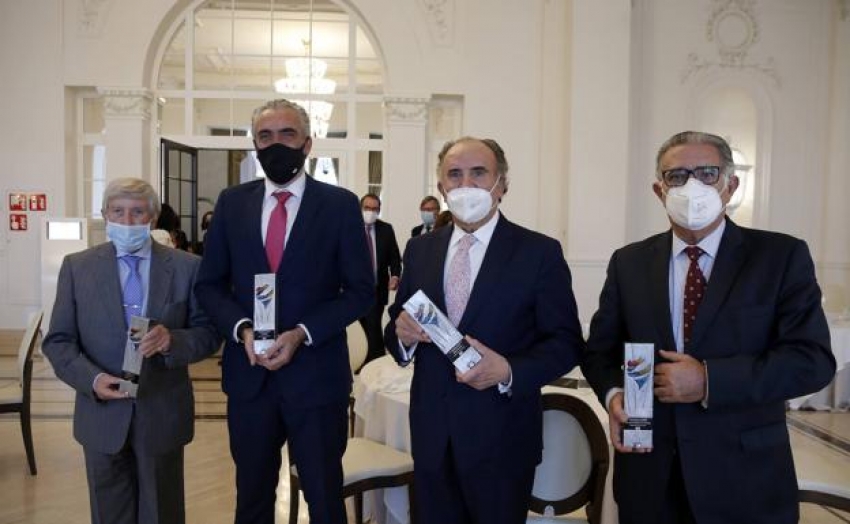 Los galardonados con los premios SURTurismo: Cibantos, Callej&oacute;n, S&aacute;nchez.