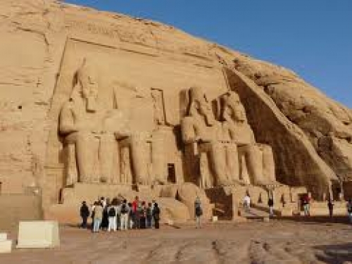 Egipto suspende vuelos tur&iacute;sticos desde Ir&aacute;n 