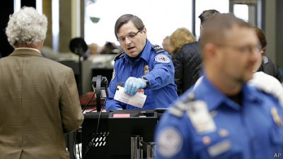 guardia en aeropuerto de EEUU