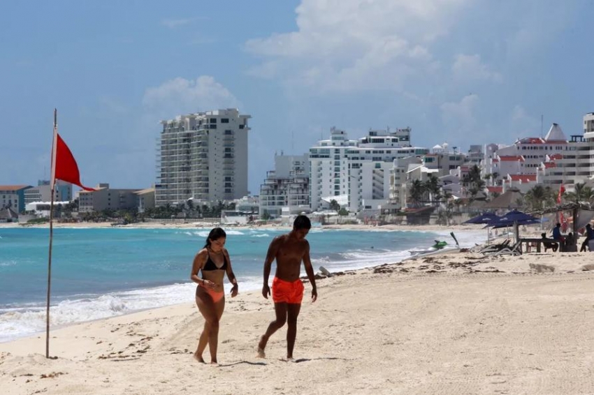 Turistas en el balneario de Canc&uacute;n, en el estado de Quintana Roo (M&eacute;xico). 