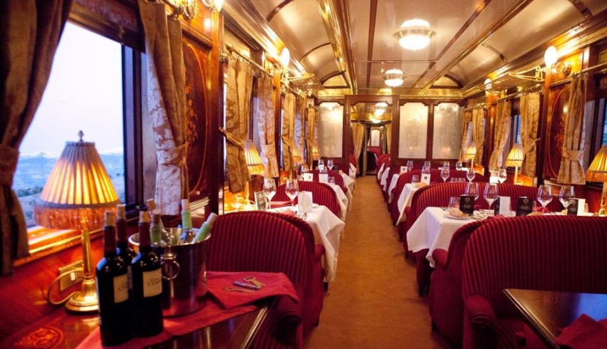 Los trenes tur&iacute;sticos de Renfe vuelven a circular por Espa&ntilde;a a partir de la primavera boreal