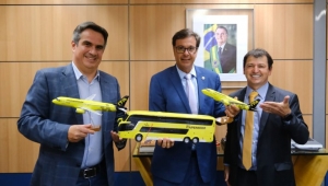El ministro Gilson Machado Neto junto al senador Ciro Nogueira y el presidente de Itapemirim, Sidnei Piva.