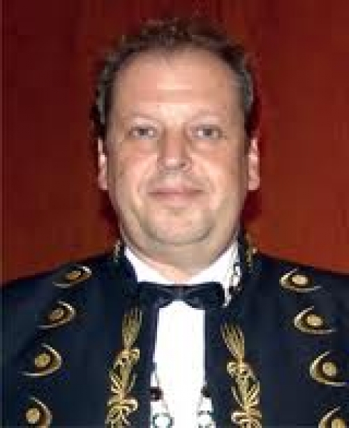 Ex-presidente de Embratur ense&ntilde;a y presta consultor&iacute;a
