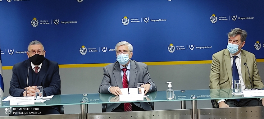 Fernando Gonz&aacute;lez, Director de Relaciones Institucionales de H&iacute;pica Rioplatense Uruguay; Tabar&eacute; Viera, Ministro de Turismo del Uruguay; Gustavo Anselmi, Director General de Casinos del Uruguay.