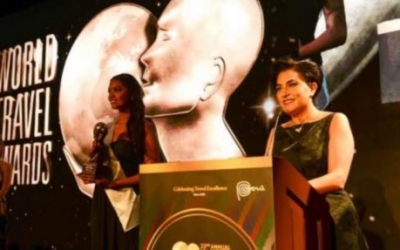 Gabriela Sommerfeld, gerenta de Quito Turismo, recibi&oacute; el galard&oacute;n de la capital como Destino L&iacute;der de Sudam&eacute;rica.