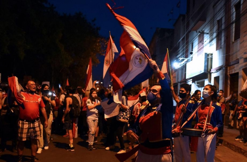 Manifestantes salieron a las calles de Asunci&oacute;n a protestar contra el gobierno.