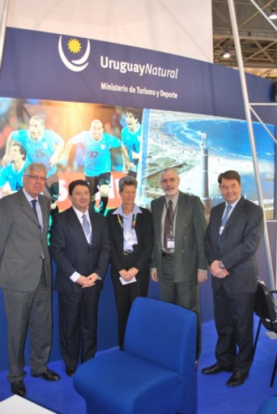 El Secretario General de la OMT visit&oacute; el stand de Uruguay en WTM 2010 en Londres 