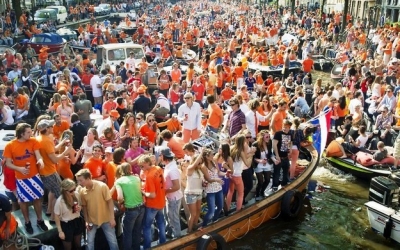 Amsterdam pisa el freno para evitar la 'invasi&oacute;n' tur&iacute;stica