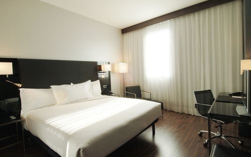 Los huéspedes usan más el móvil que los teléfonos fijos de los hoteles