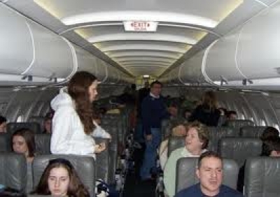 Crece tráfico aéreo de pasajeros pero disminuye el de carga