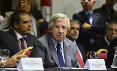 Danilo Astori pasar&aacute; de la Viceperesidencia de la Rep&uacute;blica a ser el Ministro de Econom&iacute;a del mismo modo que en el primer gobierno del FA. Aparece en la foto detr&aacute;s suyo Pablo Ferreri, ex Director de DGI