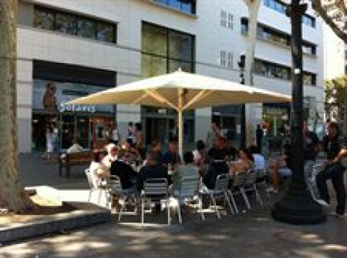 Sindicatos convocan huelga en hoteles y bares de zonas tur&iacute;sticas