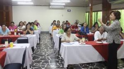 Capacitan a mujeres para el sector turismo