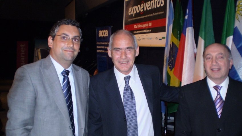 Agosto de 2008: Fernando Gorbarán, Presidente AOCA; Enrique Meyer, Ministro de Turismo y Arnaldo Nardone, el día que firmó su contrato para asesorar a Argentina