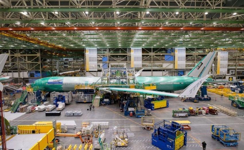 La explosi&oacute;n de una puerta obliga a suspender las pruebas del B777X