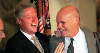 Bill Clinton con James Carville, su asesor en la campaña de 1992 cuando se generase la célebre frase &quot;Es la economía, estúpido&quot;.