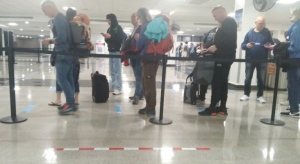 Decenas de pasajeros “abandonados” por Condor en Puerto Plata