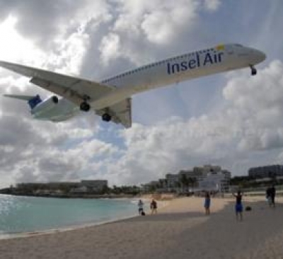 InselAir añade más vuelos en las rutas entre islas