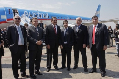 Meyer viajó a Salta y Tucumán en uno de los nuevos aviones de AR  