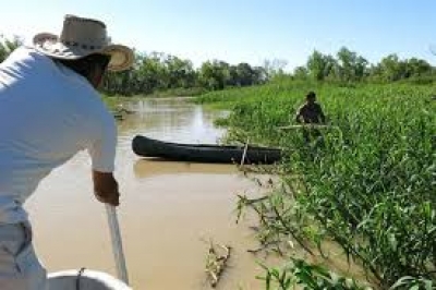  Paseo en lancha con los boteros de Alto Verde, en Santa Fe.
