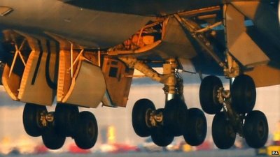 Aterriz&oacute; sin problemas el B747 de Virgin que nos mantuvo en vilo	