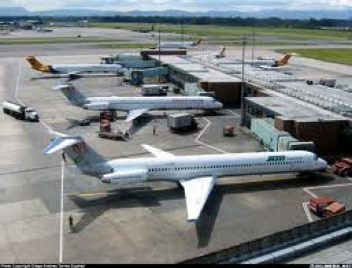 En Colombia eliminar&aacute;n sobretasa al combustible a&eacute;reo