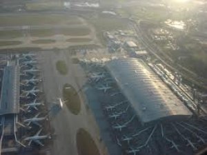 El Parlamento brit&aacute;nico apuesta por la ampliaci&oacute;n de Heathrow