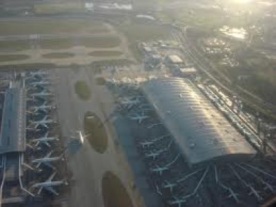 El Parlamento brit&aacute;nico apuesta por la ampliaci&oacute;n de Heathrow