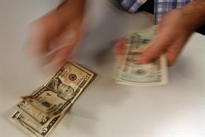 Cada vez m&aacute;s complicado comprar d&oacute;lares para turismo en Argentina