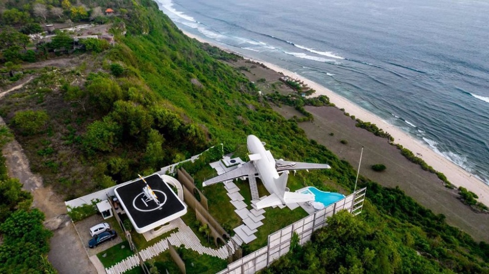 Así es alojarte en un antiguo Boeing 737 transformado en una villa de lujo en Bali